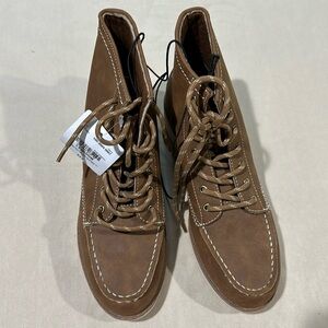 Women’s St. John’s Bay tan boots NWT